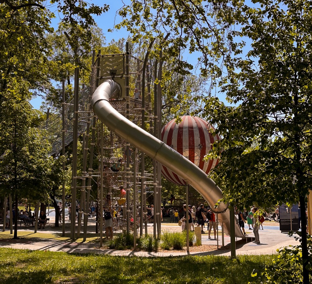 Stadtpark: der coolste Spielplatz in Budapest mit Heißluftballon